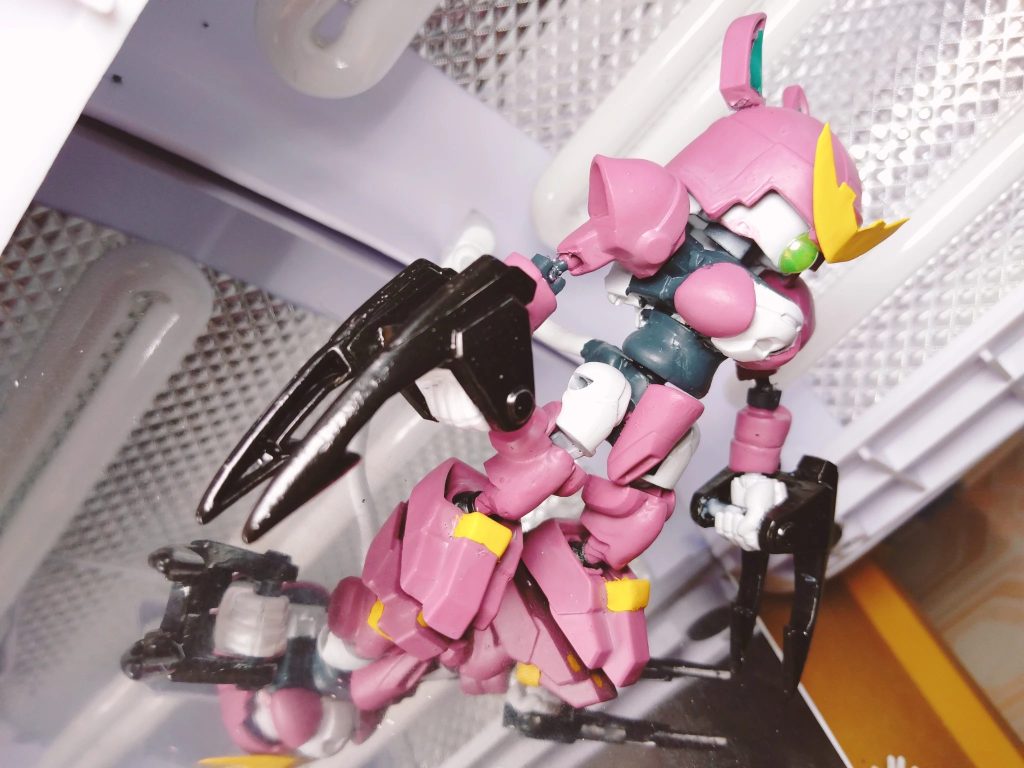 好みだと言っていたのでLBXミネルヴァのクローを装備。