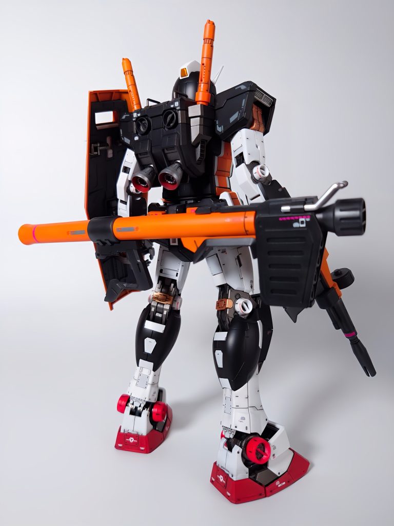 バズーカの砲身までオレンジなんて…😅