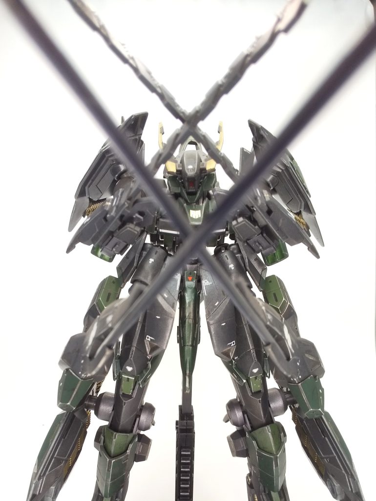 ~ ~ ~ ~ ~ ~ ~ガンプラ歴丁度3年の節目の集大成として、手持ちパーツと想像力を総動員。盛り盛りミキシング一騎当千 機動強襲型近接格闘特化ツンツンシルエット維持というコンセプトでジュリアをラスボス化。初めての本格的ミキシング。複数の過去作を分解してドナーにしたり、これに1ヶ所使う為だけに開封した積みプラもw