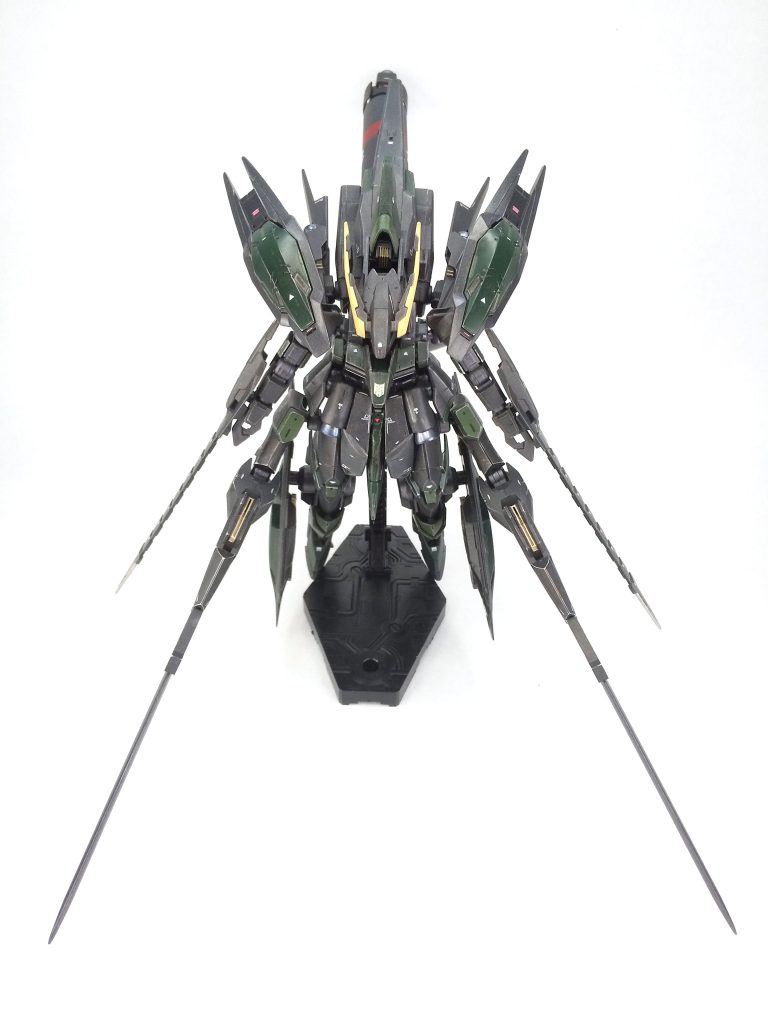 破損したジュリアもリビルドされ、事実上ギャラルホルンの新指導者であり直属の上司でもあるラスタル・エリオンのハウスカラー赤と、同じくマクギリスの反乱に於いて英雄となったガエリオ・ボードウィンの紫を機体の一部にあしらう事で、新生ギャラルホルンの象徴としての意味合いを強めると共に、ジュリエッタ自身とそれぞれの親交を示してもいる。