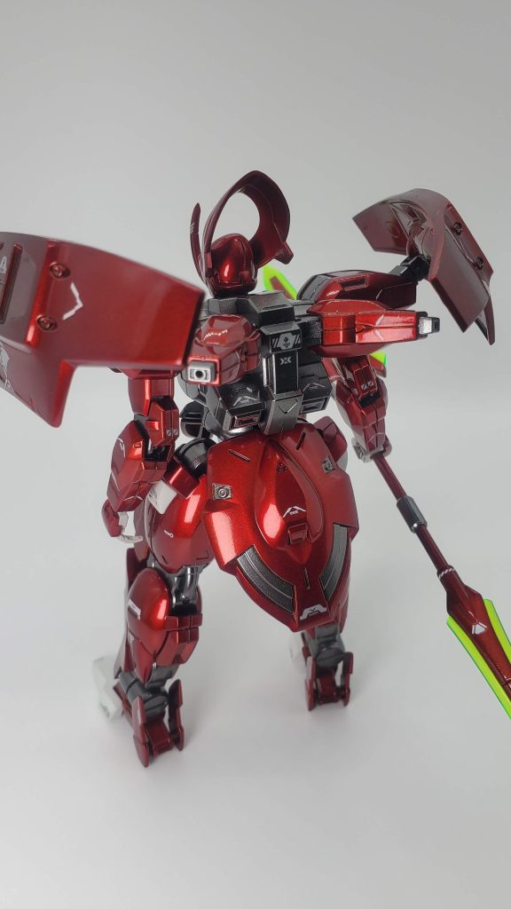 今回はキャンディ塗装の下地にスターブライトゴールドを使用しました。ゴールドにすることで発色のいい赤にできたと思います。