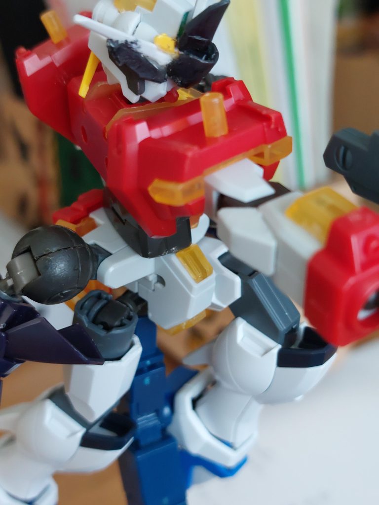 一部パーツを加工・取り外しする事でヌルヌル動きます。マスクは自作しました。(この後支援機が机から落ちてぶっ壊れました)