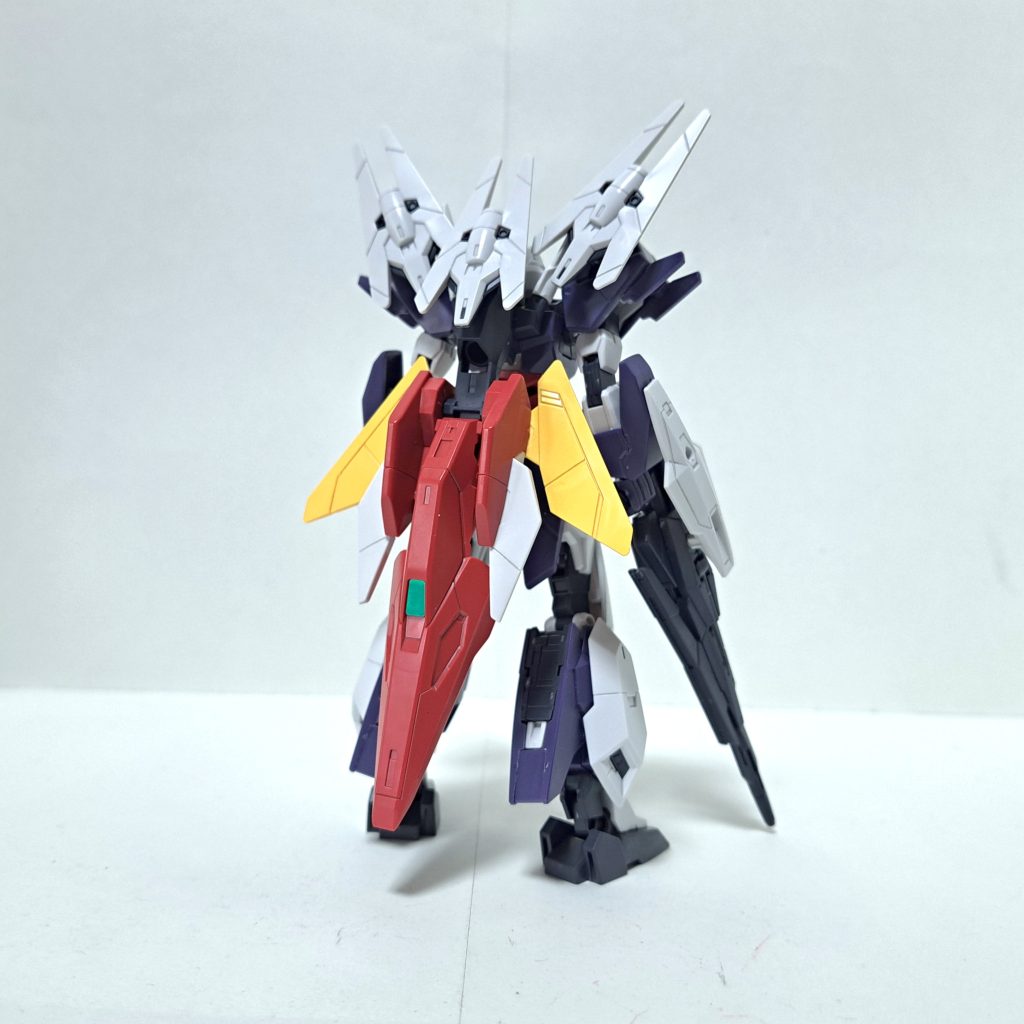 ユーラヴェンガンダムウラヌスアーマーとコアガンダムIIがプラネッツシステムによりドッキングした長距離狙撃仕様、それがユーラヴェンガンダムである。 あらゆる状況下で高精度の狙撃を可能にするというコンセプトでビルドされた本機は、ベースとしてオールラウンドな特性を持つアースリィガンダムを選択、その上で射撃に特化したチューニングが行われており、狙撃能力のみならず通常戦闘でも十二分に戦える性能を持っている。