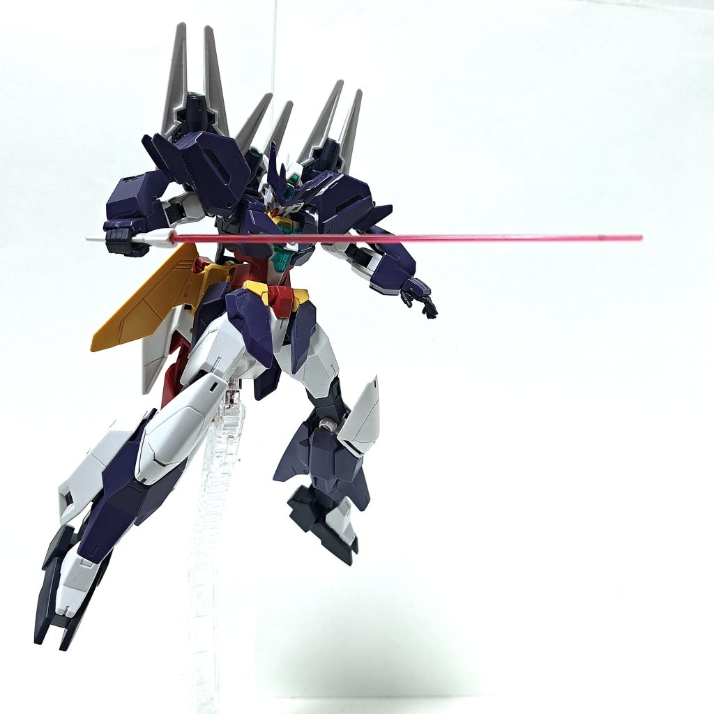 ビームサーベルコアガンダムが使用するコアサーベルの出力向上により、ユーラヴェンガンダムの使用するビームサーベルの性能も強化されている。