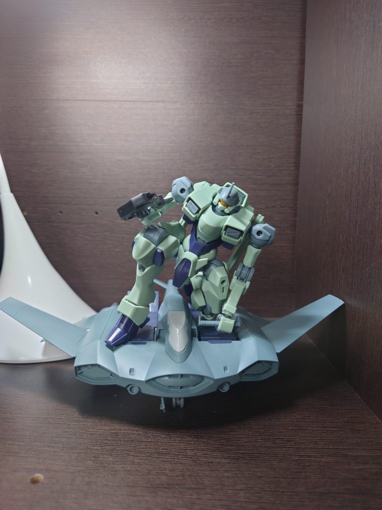 水星の魔女からザウォート+テックバラン。御三家量産機ではザウォートが一番好き。この装甲を減らし、スピードと回避に全振りしたかのような見た目、大好きです。テックバランに関してもっと大雑把なラインしか入っていないのかなと思ったら意外と細かくてびっくりしました。色塗分けるの楽しそう。