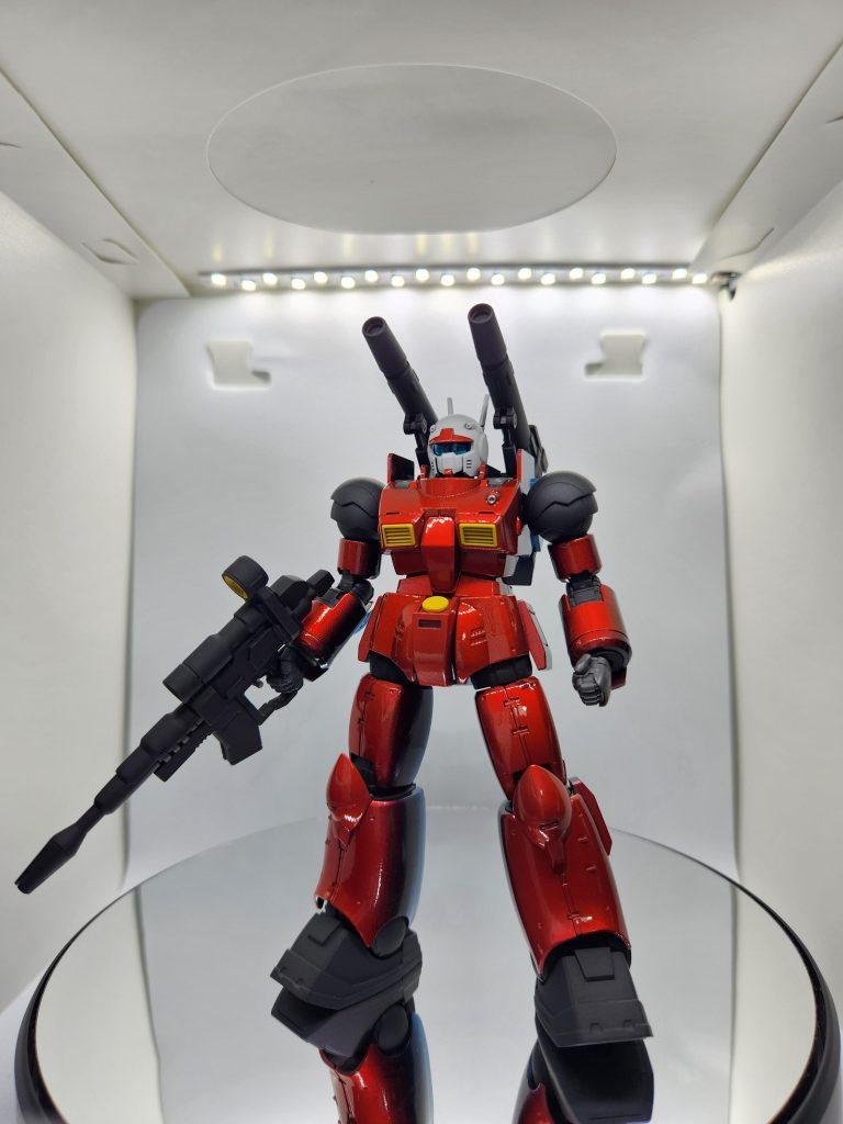 正面からみると、通常の赤色ベースに準じたキャンディ塗装ですが、