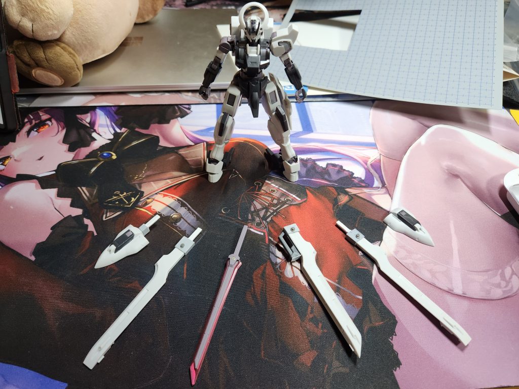 上記のやり方で取っ手を合計5個作りました。正直かなり面倒くさ……大変でした。特にルーン(写真端2個)については取っ手が特殊な付け方になったため苦戦しました。