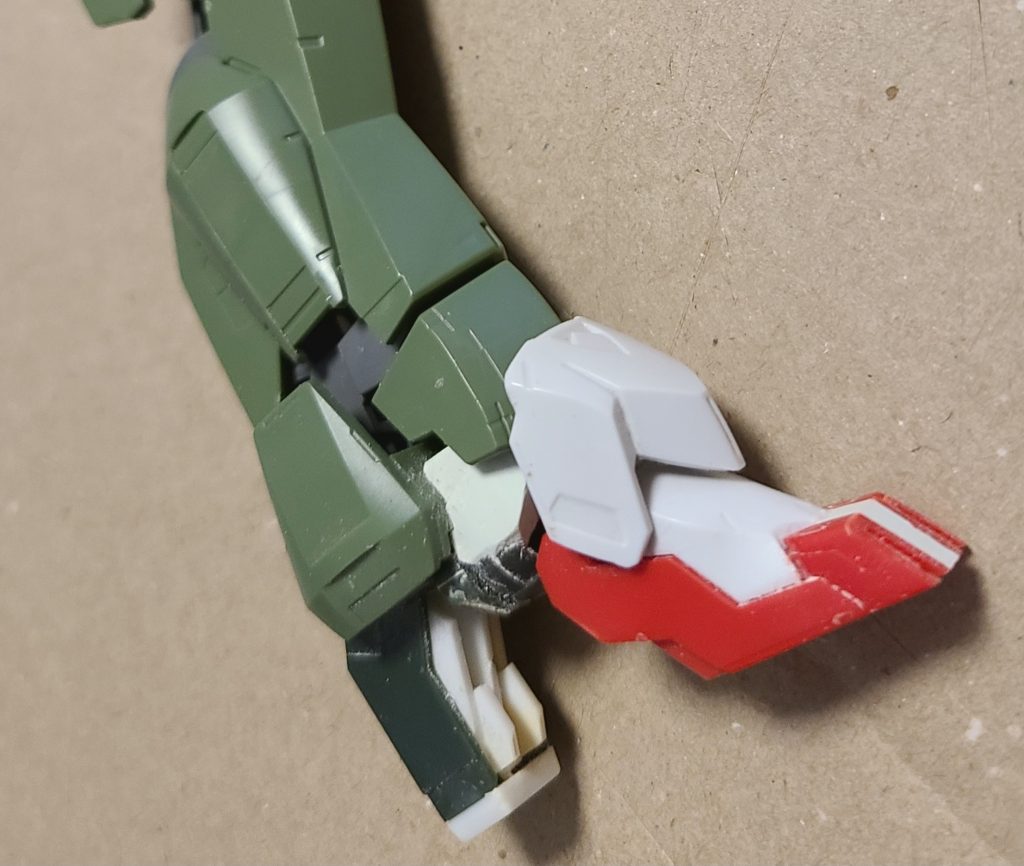 足の前半分はバルバトスのものを合わせ、より靴らしい形状にしました。