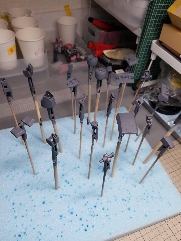 今回は下地にメカサフヘビーを、ゴールドにはブラウン下地で作成しました。