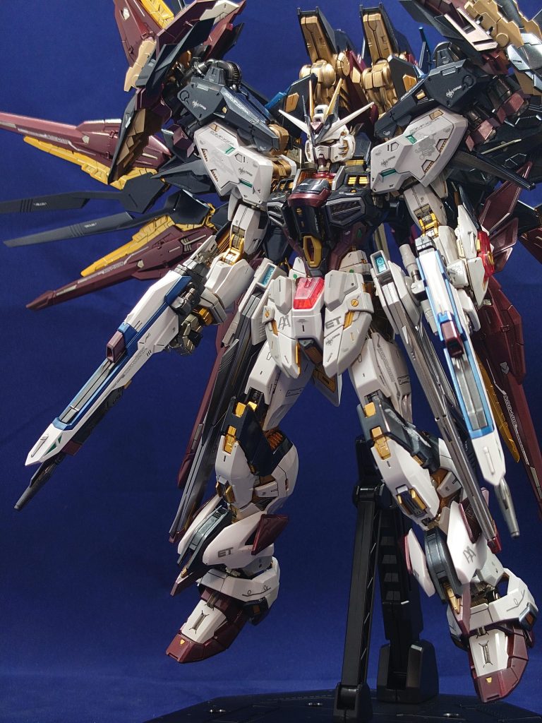 まず全体。主な変更点は肩と背中ですが脚と腕に地味に追加装甲、頭にブレードアンテナを追加してます。