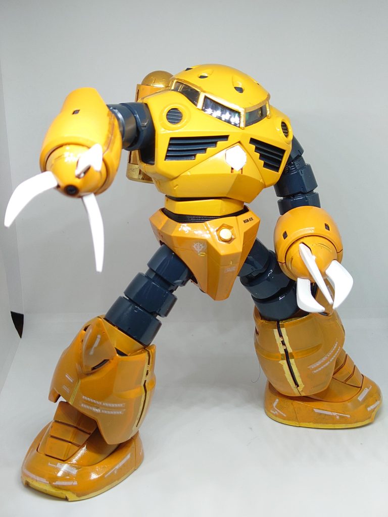 古いキットながら「MG最高傑作」と推す方もおられるので、やはり出来は良いと思います。惜しむらくは「KOMATSU」とか「HITACHI」のデカールがあれば尚のこと良かった(笑)。