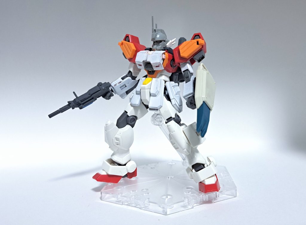 ベースがHGヘビーアームズにイージーエイトの頭部と胸部の一部を付けられるようになっている