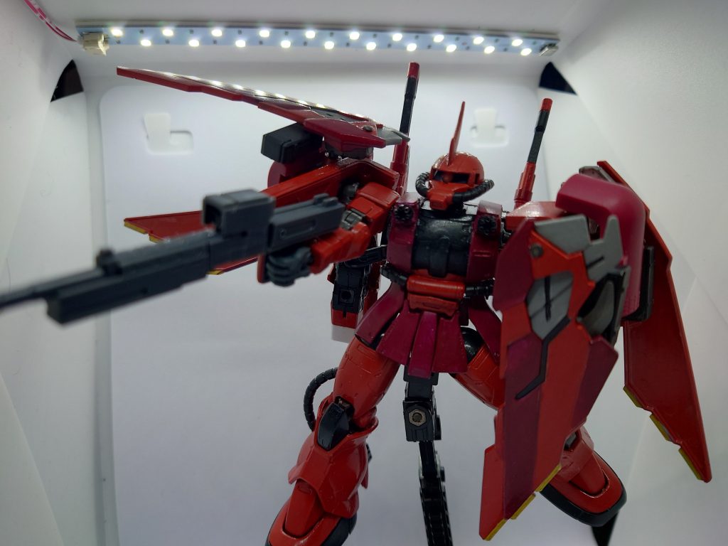 武装1:マルチプルビームライフルバレル(パワードアームズパワーダー付属)の換装によって様々な機能を切り替えることができる主武装。