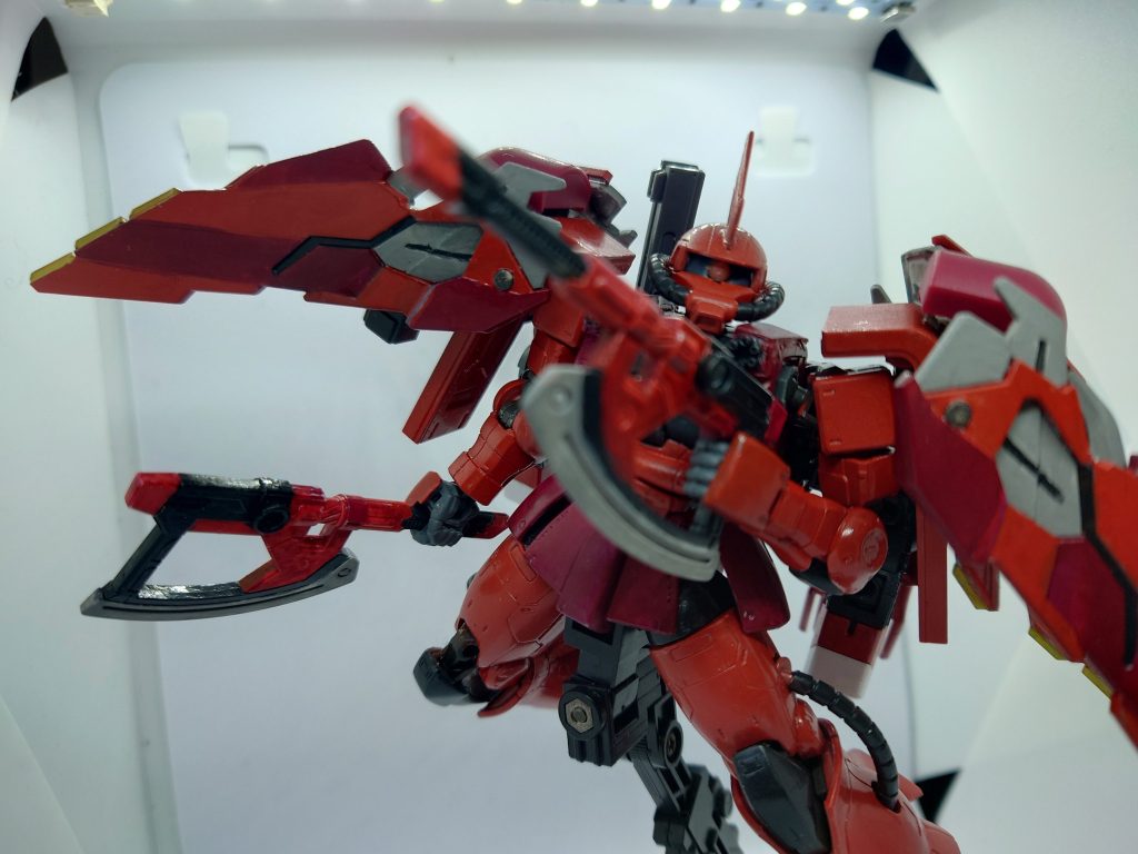 武装2:ヒートホークR 持ち手の変更によって近接戦闘と中距離戦闘を切り替えることが可能な武装。