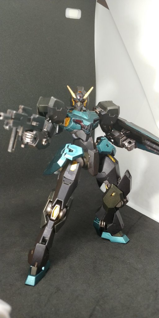 今回はちょっとポーズとらせてみました。まぁ、説明書に載ってるパクりですけど