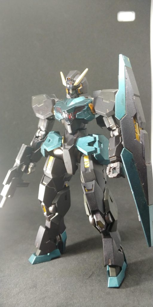 無人機なのでパイロットイメージもないし、色変えました。色々迷ってキャリバーン風とかも考えましたが、これのガンダムマーカー買いに行ったらキャリバーン1つ見つけて買えたんでやめました。で、ファラクトで使ったメインカラーと同じのをメインに使用しました。