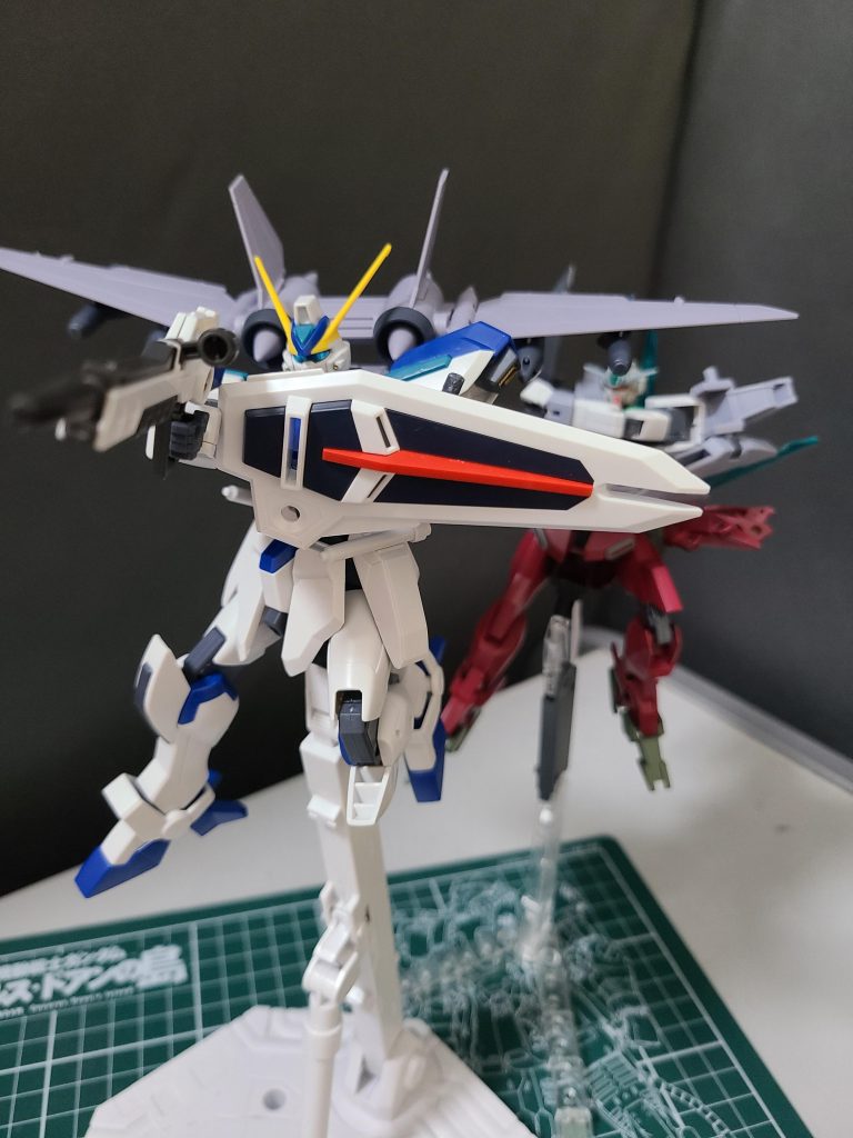 「無茶しないで下さい!」部下に守られる整備中の片腕ロゼッタ……自分の中での物語みたいな感じで制作してるのでロゼッタ、ウィンダムともに改修予定です!な、なんとか仕事が忙しくなる前に終わった……駄文失礼しました!