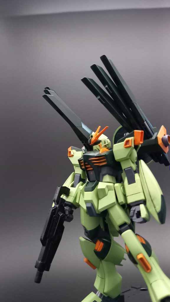 ガンダムリスニル、ガンダム二ョースト–2枚目/制作者：パイルばんかー