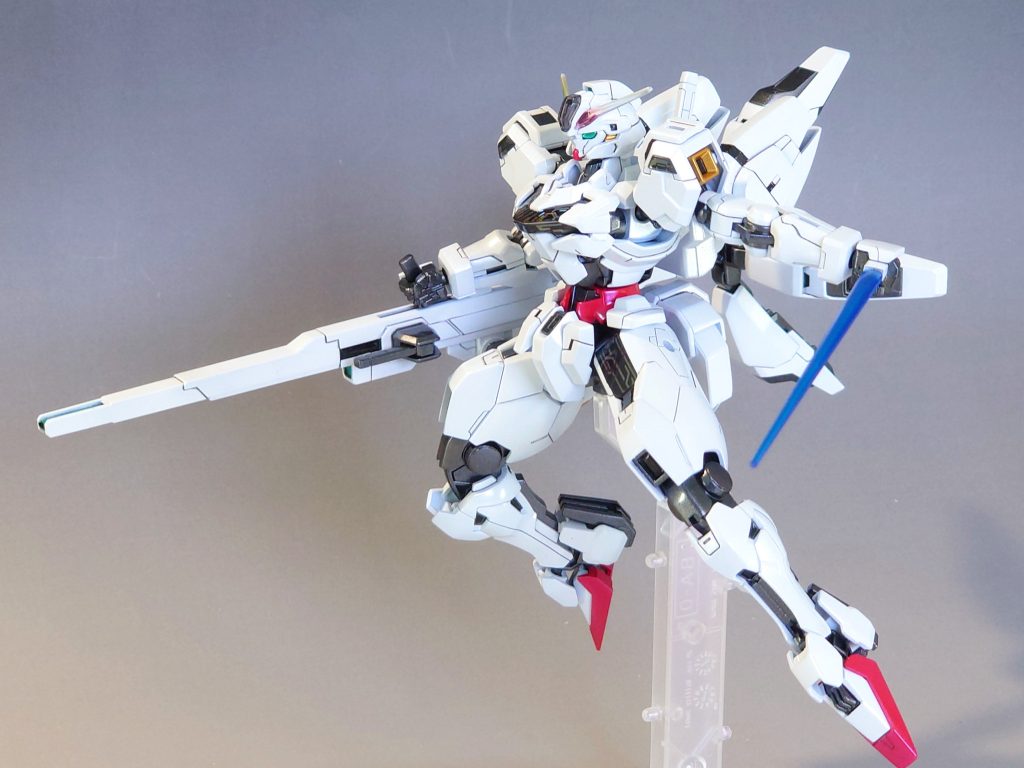 エアリアルと比較するとスラスターが多いデザインですね。