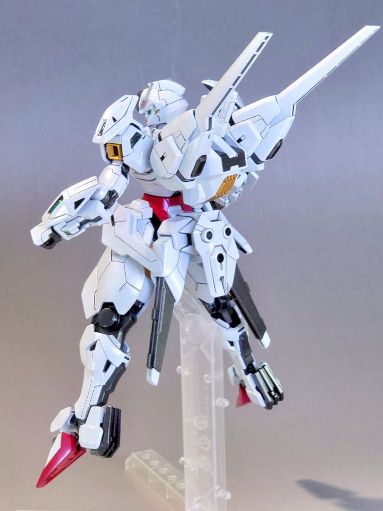 白はムーンストーンパール、赤はサファイアブルーを上吹き。金はスターブライトゴールド、フレームはGXメタルブラックです。