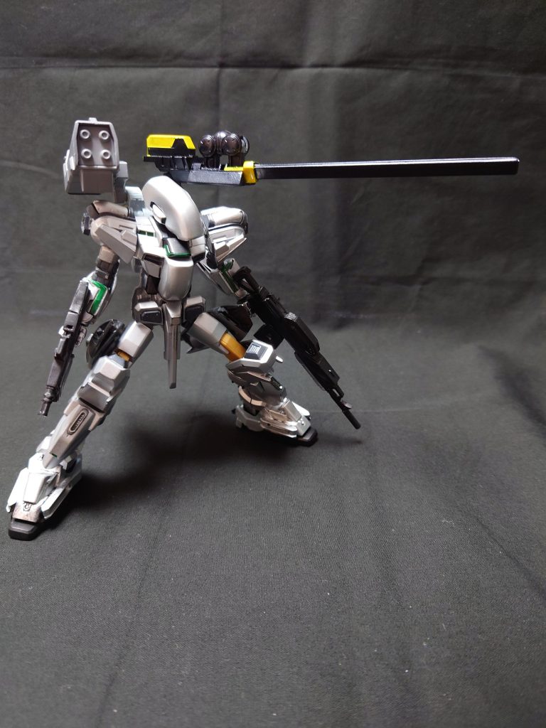 ・ミサイルランチャー バックパックに装備される。 任意でパージ可能。・レールガン 高威力高射程の装備。 バックパックに取り付けての運用が推奨されている。 旋回可能。 任意でパージ可能。