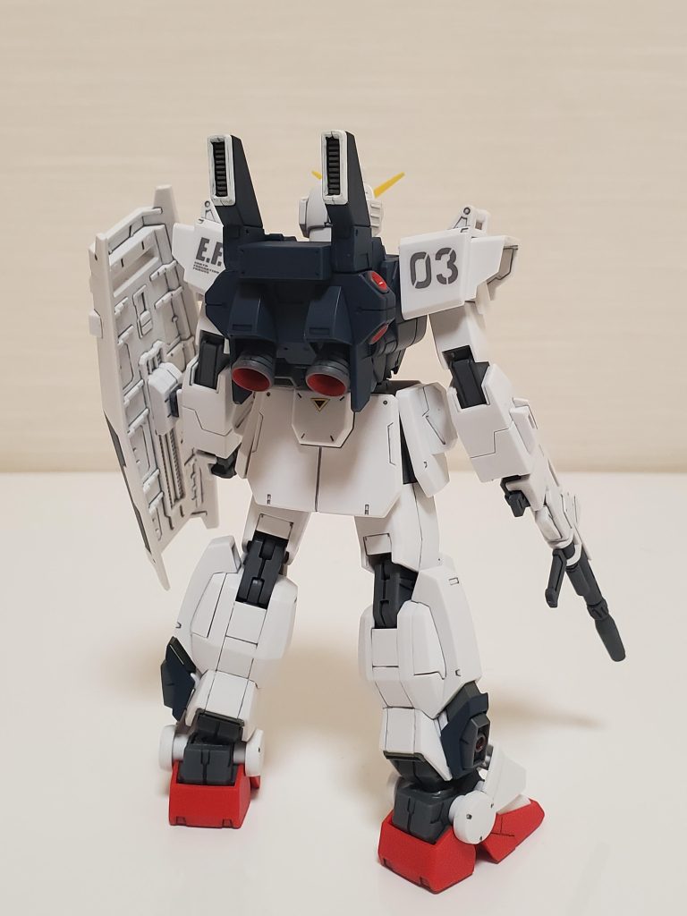 ・背面「ガンダム外伝」は当時ハマったゲームで、体験版からずっとやり込んでました。クリアランクのデータが引き継がれ、最終エンディングに反映される為、次巻が出るまでに最高ランクでクリアしとこうと、ひたすらプレイしました。