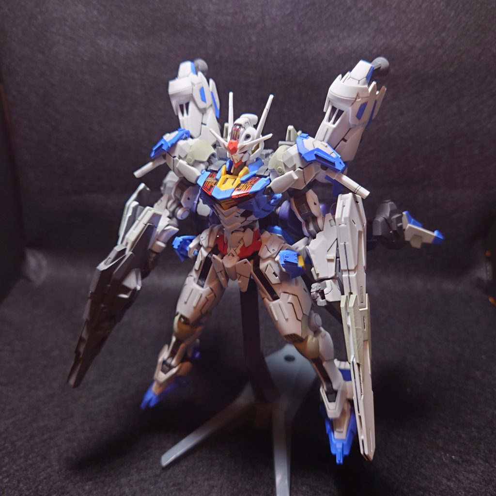 エアリアル本体は両肩、前腕、足首より下をルブリスの物に変更し、プラ板等で少し形状が変わるようにしています。