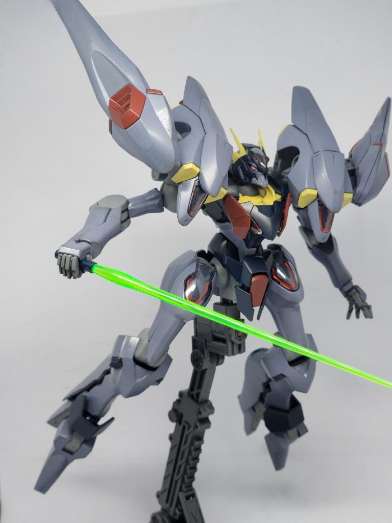 ポーズ２。いつも箱絵を参考にポージングしてますが、ファラクトなんか？バイアランなんか？と自分の中にブレが生まれ、どっちでもいいや🥹💢となり、こんなんになりました💦ただ、今回も作ってて感じたことはファラクトも良機体ダッタッテコト👺