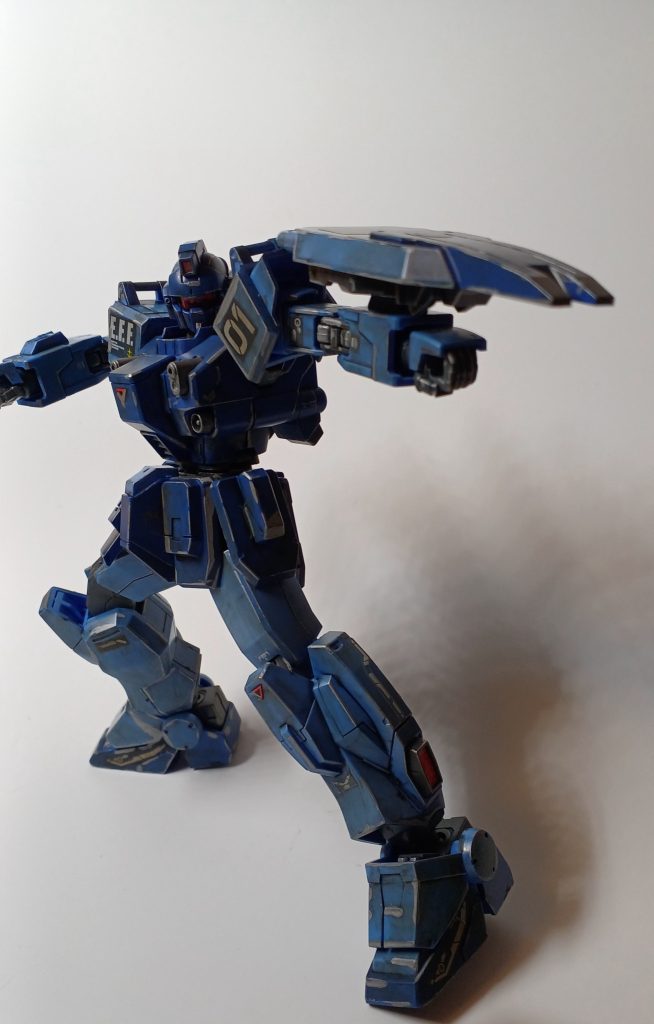 ゲーム媒体で見たシールドで敵を殴るシーン(3DSガンダムト○イエ○ジSDを見てね)