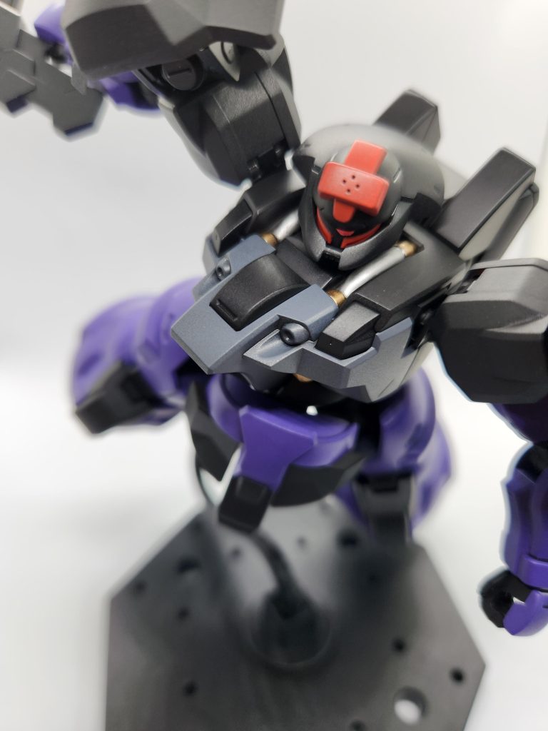 モノアイ化や動力パイプの細かい塗り分けは筆で行いました。