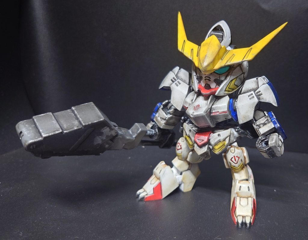 足元は、土汚れをイメージして、リアルタッチマーカーブラウンとウェザリングマスターのサンド。上半身は、リアルタッチマーカーグレー3とオイル、サビを使用してます。グレー3が濃すぎなんで他のグレーを手に入れたいところです。上半身と下半身で色味が違うとメリハリがついて自分的には、いい感じだと思います😊