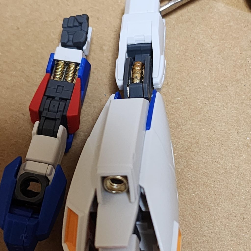 バーニアや動力パイプ部分だけでも、ゴールドに塗ると高級感ちょっと出ませんか？