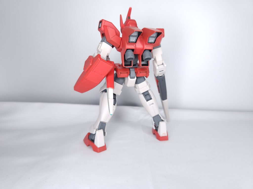 基本的にはジェノアスIIベースですがブースターの増設や武装の追加を行いました。又、指揮官機という事もあり通信能力を強化してあります。ここからは各種武装の説明に入ります。