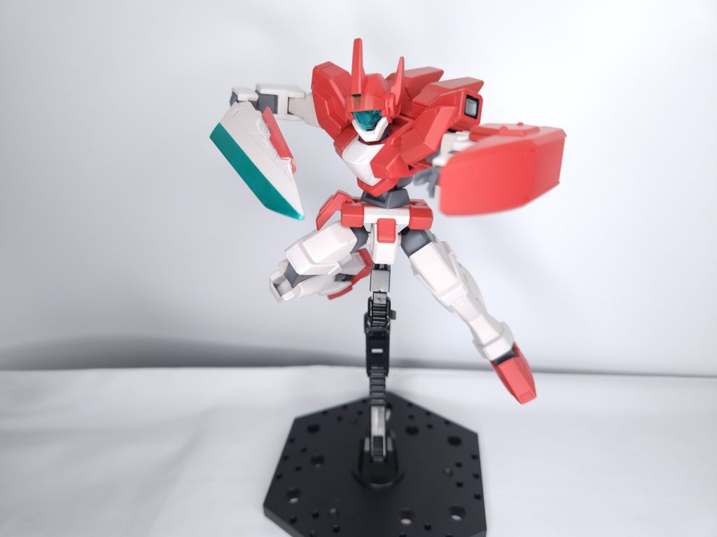 「シグルブレイド」シグル素材を用いた実体剣になります。腰にマウント可能かつ、小型で取り回しも良い武装になっています。ちなみに完全新規武装です。以上が武装紹介になります。本機体はビームサーベルをオミットしているので武装はこれだけになります。ここからはいくつか写真を載せていきます。(ネタ切れじゃないよ)