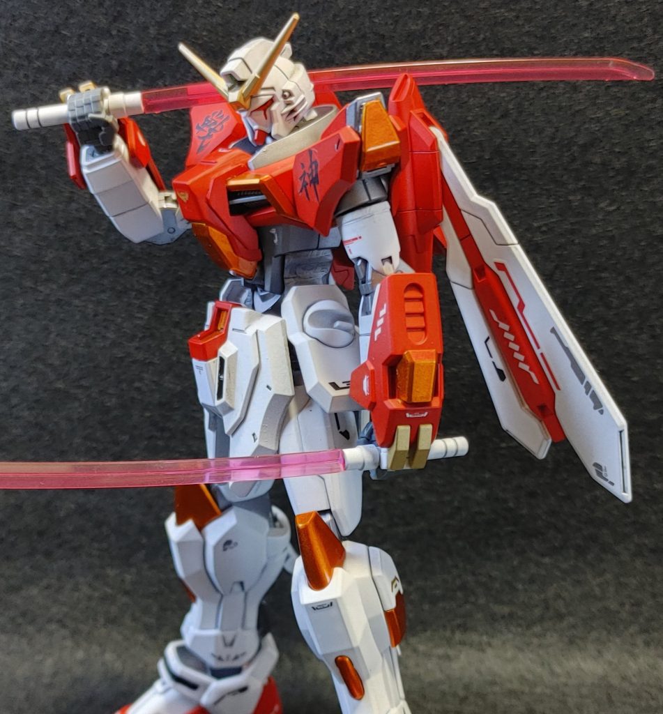 拳での戦闘がメインですが、ビームサーベルを用いて戦うことも出来ます。ビームサーベルエフェクトは刀状のものを使用