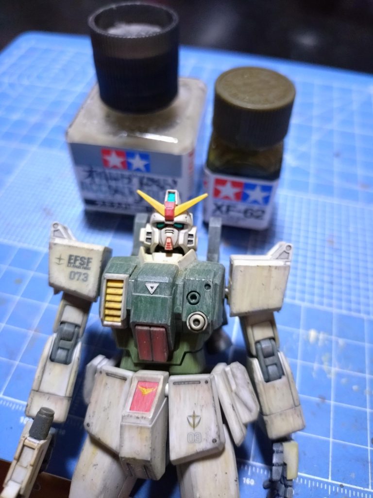 胸部、腹部と黄色のv、関節部分のみ塗装しました。それ以外は全てパーツ色そのままです。