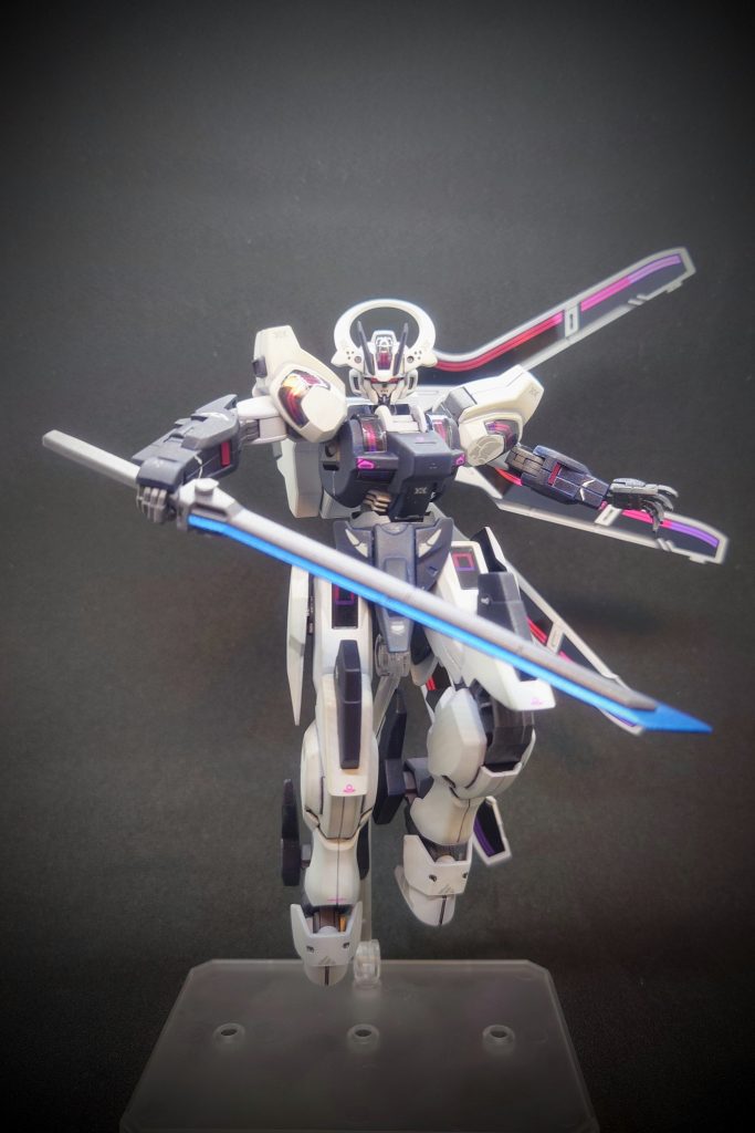 デザイナーさんの設定画風ショット。セフィ□スのテーマが聞こえてきそう…