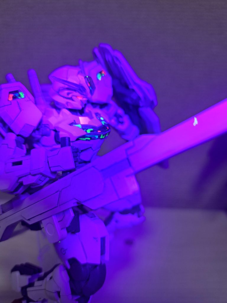 ブラックライトを近くのホームセンターで買ったので　せっかく蛍光ワンポイントしたのでパチリ