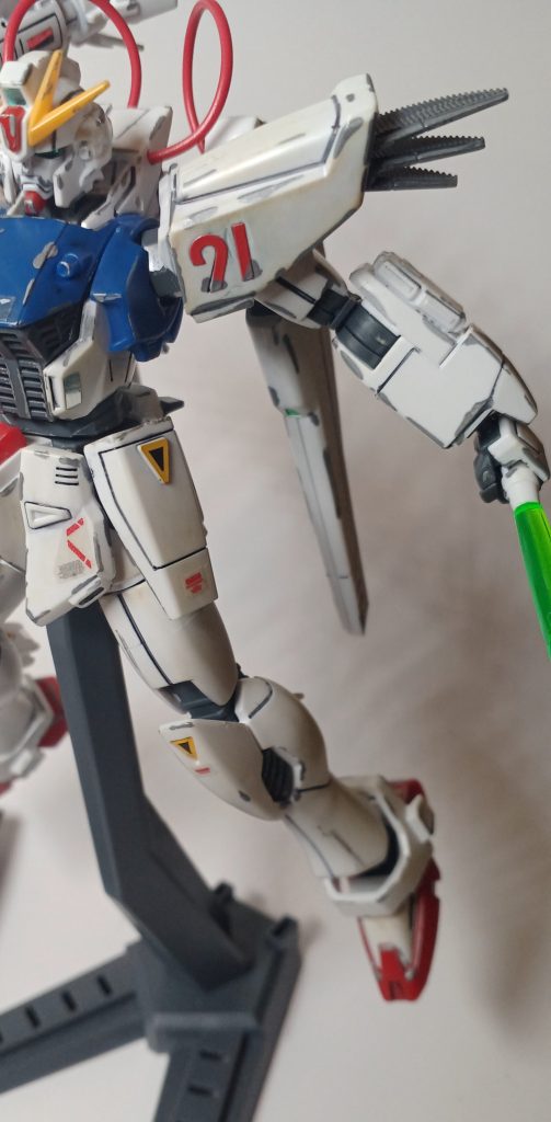 デカールを貼って情報量アップデカールや塗装することによってガンプラの質感とかが格段に違って来ると思うので是非、やったことがない人もチャレンジしてみましょう。今回はF91でした！ご視聴、ありがとうございました～。バイバイ(*・ω・)ノ