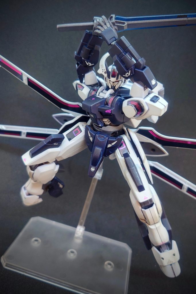 ショルダーのダクト部の構造が（ダクトの形に合わせて凸凹に合わせ目が出るやつ）嫌だったのでコトブキヤのダクトノズルを接着。