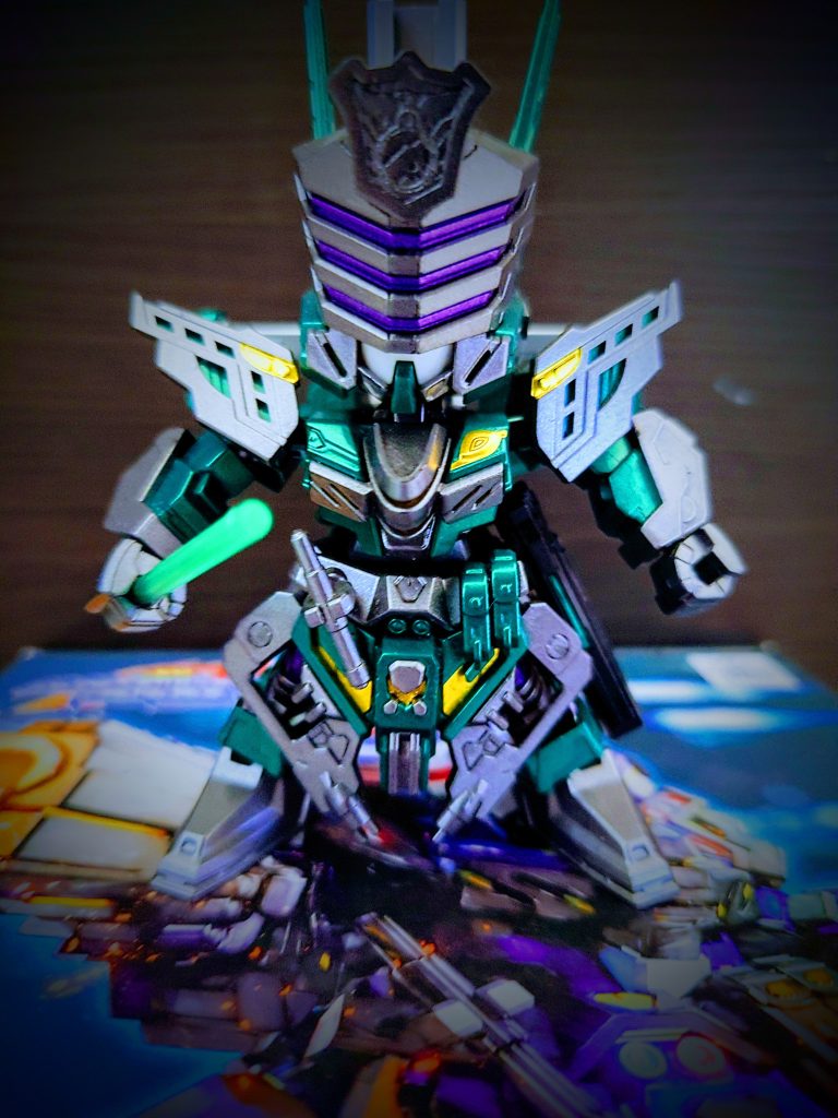 フロントショット。バイザー内はメタリックパープルで塗装しています。