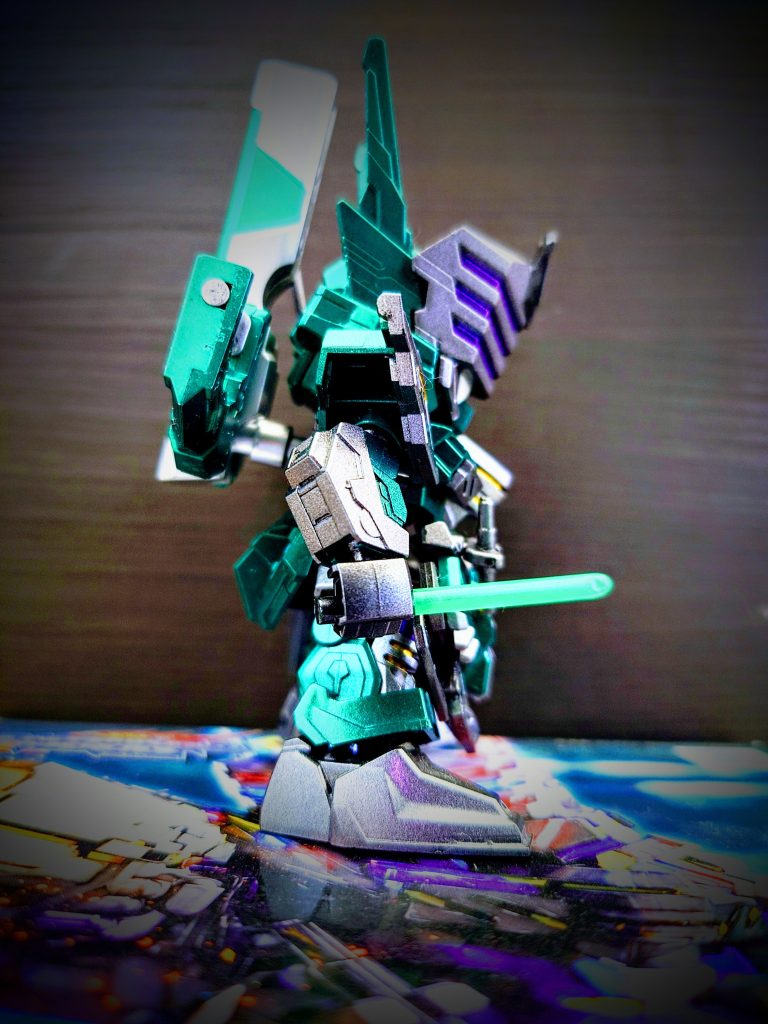 サイドショット。ビームサーベルはクリアグリーンで塗装しています。