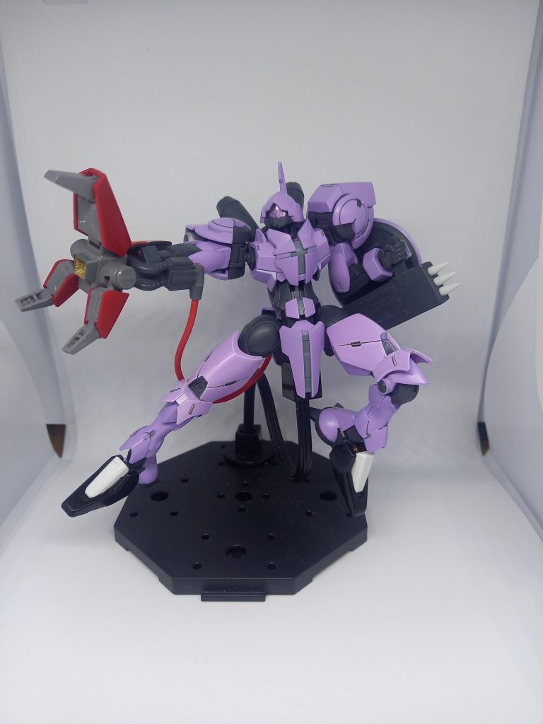 右手はガザCの足首から