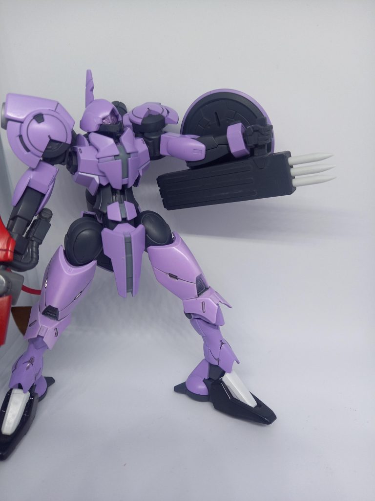 ランタンシールドのランスが使いにくそうだったので短いものを複数持たせました。ちょっとだけ伸びます。足首は前後逆にして爪先を着けました。