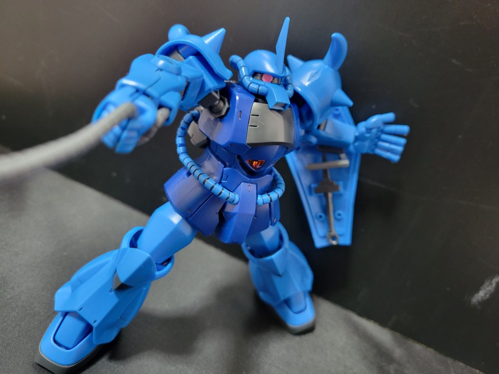 いつも通りにスミ入れのみですが、可動域も良くシンプルな作りなので組みやすかったです。モノアイも可動するのはビックリしました。動かないものだと思ってましたからね。