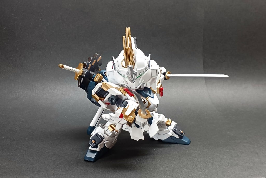 バックパック、ゴッド丸の物にユニコーンのバックパックを加工し、組み合わせたので二刀流です。可動範囲、BBユニコーンを軸にレジェンドBBに近づくよう改造しました。