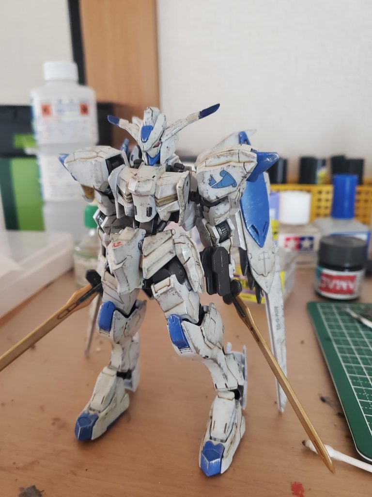 チッピングをかけて完成👏使用塗料白い部分   黒鉄色、チタンシルバーその他  チタンシルバー