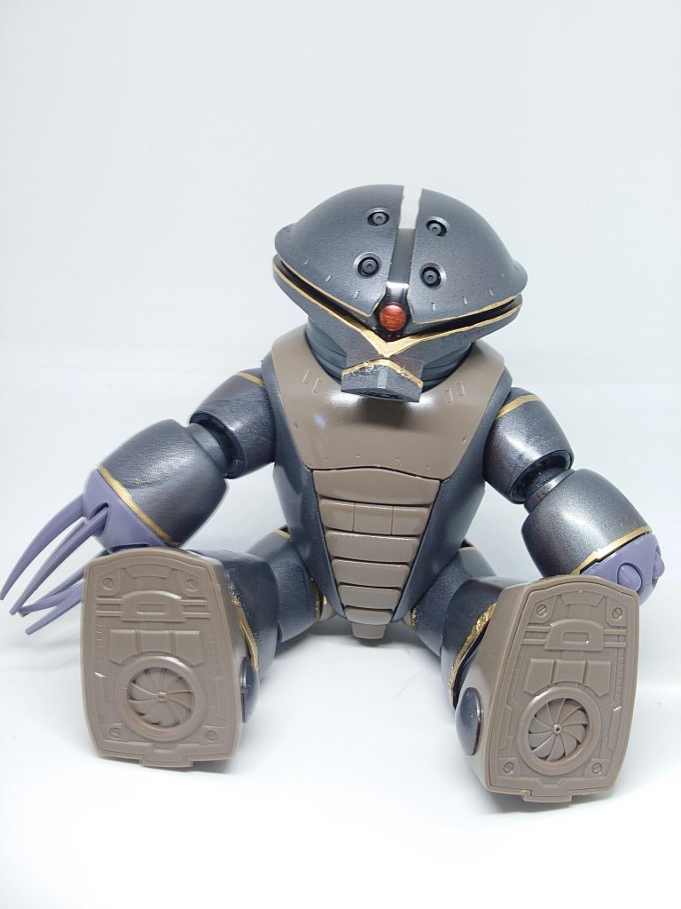 水泳部らしくキット自体が良い出来なので、合わせ目もほぼ無し。足裏や腹部は成形色が良かったのでそのまま使用してます。