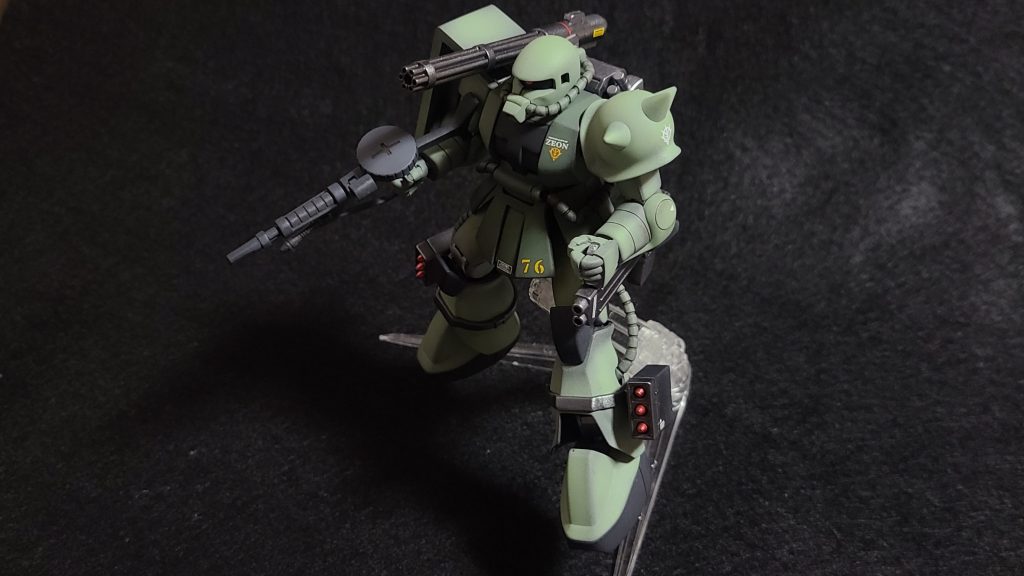本機は、最近連邦軍製と思われる未確認MSが確認されている地域の小規模前線基地において急遽試験的に行われた換装実験により製造されたものである。この基地には2機のザクⅡが配備されていた。2機とも第二次降下作戦でキャリフォルニアベース攻略戦に参加したF型であり、作戦終了後この基地に配備されていた。よってこの機体の正式な型名は、MS-06FKとなる。何分急な決定であったため、機体カラーは見慣れたブラウン系の物ではなく通常の緑2色迷彩となっている。