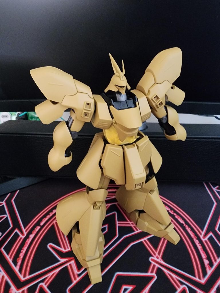 ダークイエロー2をベタ塗り。下地はグレーを使いました